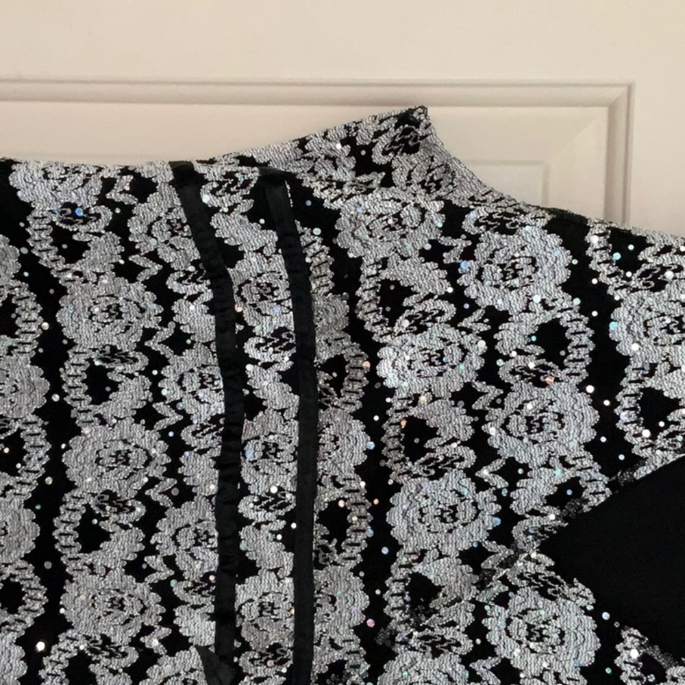 Top - Picture 2 of 4